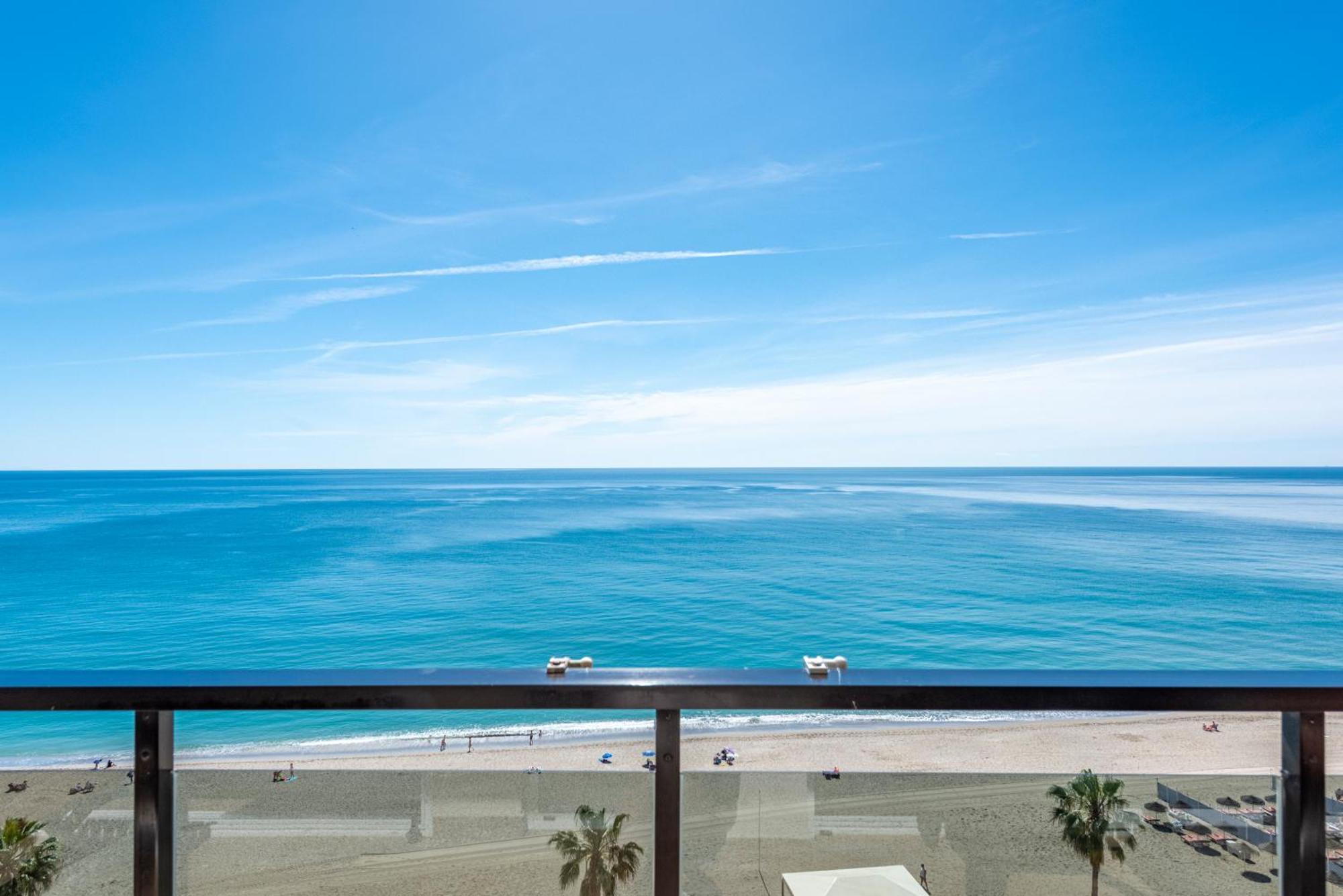 Beachfront -- New Luxury Apartment -- 1ª Linea Playa -- Fuengirola City Center -- Private Parking -- Panoramic Sea Views -- Zewnętrze zdjęcie