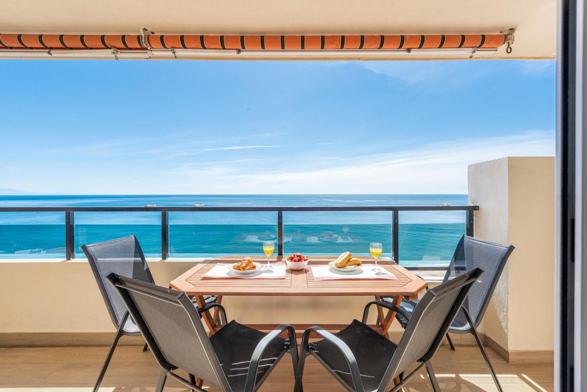 Beachfront -- New Luxury Apartment -- 1ª Linea Playa -- Fuengirola City Center -- Private Parking -- Panoramic Sea Views -- Zewnętrze zdjęcie